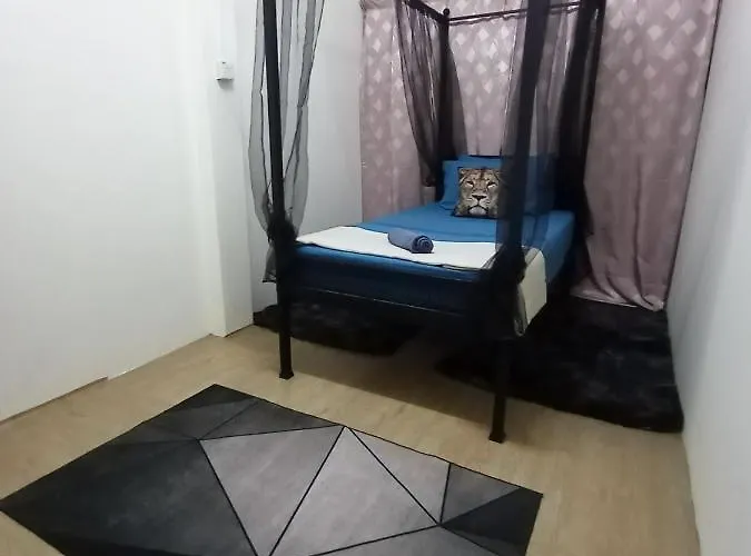 Minimalist Shop Stay @ Royal Town