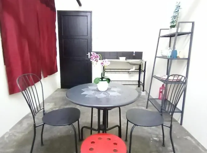 Minimalist Shop Stay @ Royal Town